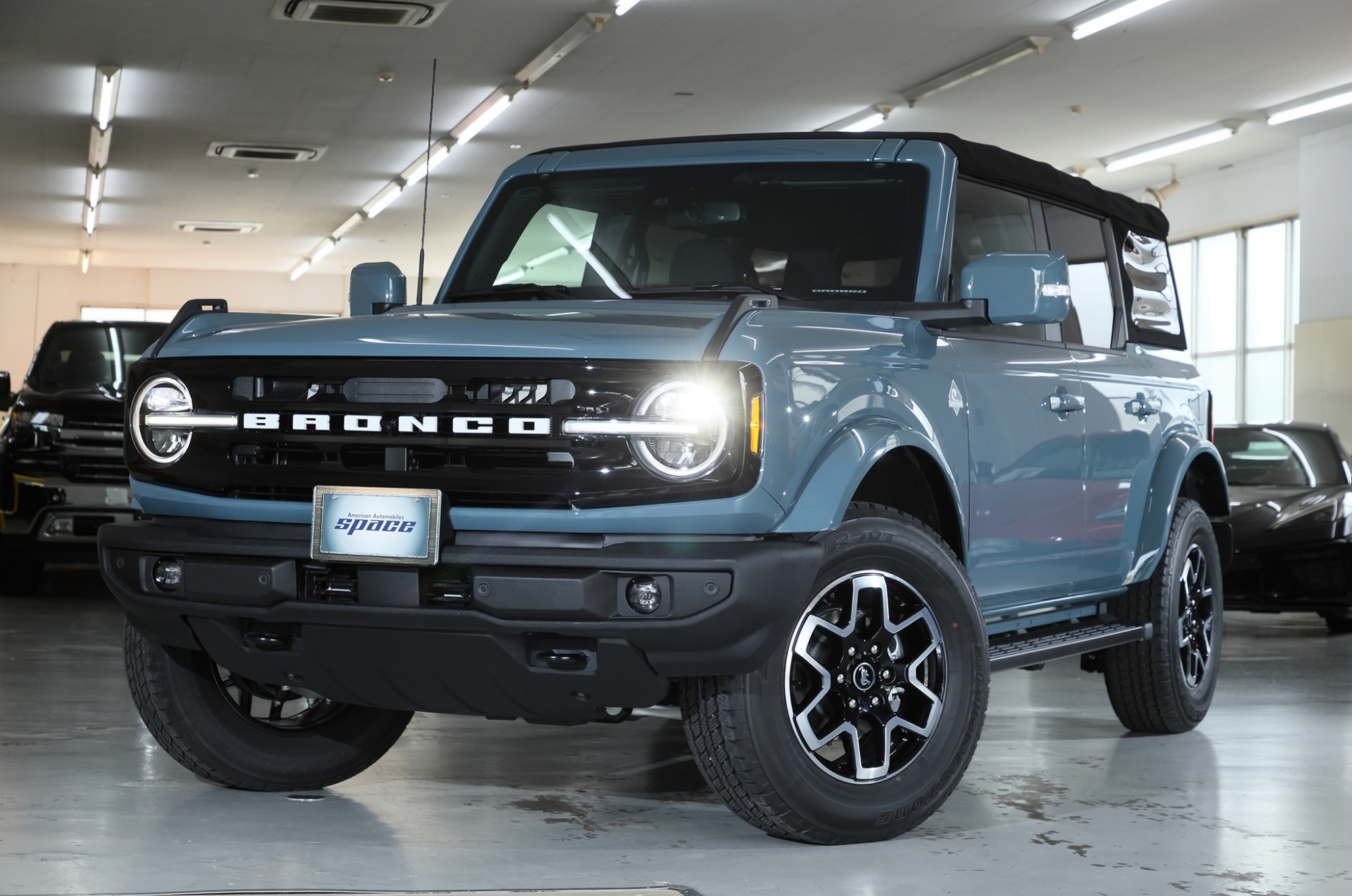 21 フォードブロンコ 4ドア 2 3l アメ車と逆輸入車の総合情報サイト アメ車ワールド Amesha World