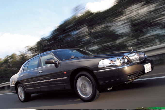リンカーン タウンカー | アメ車と逆輸入車の総合情報サイト アメ車