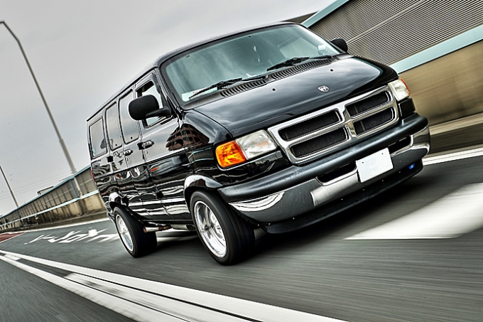ダッジバン へダースチューン by レーストラック | アメ車と逆輸入車の